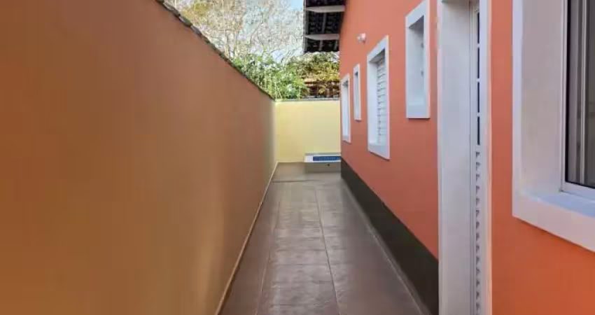 Aproveite bela casa com  suite, e piscina  para o seu lazer.