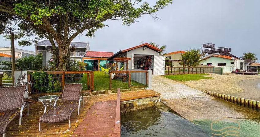 Casa Fundos Lagoa em Balneário Barra do Sul - Centro