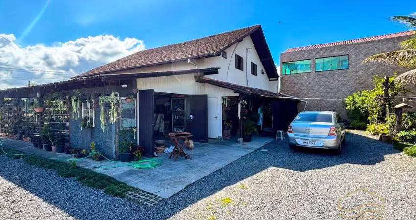 Casa c/ terreno 900m²  à 40m da lagoa da Costeira - Balneário Barra do Sul