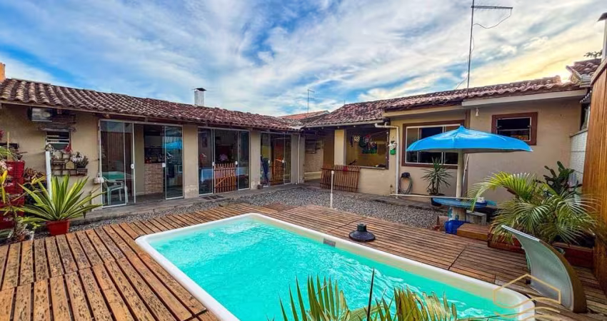 Casa com piscina em Balneário Barra do Sul - Centro