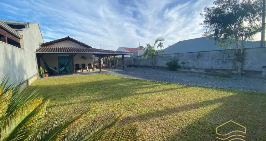 Casa com terreno amplo a 160m da lagoa - Balneário Barra do Sul - Costeira