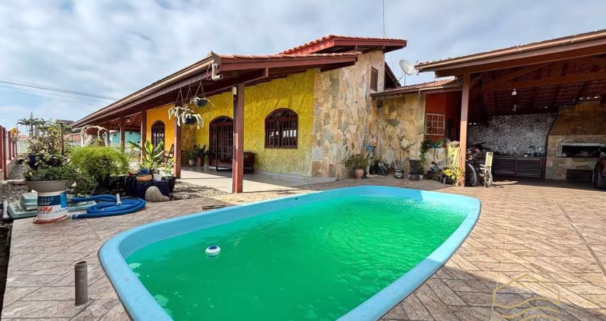 Casa de esquina com suíte e piscina - Centro - Balneário barra do sul