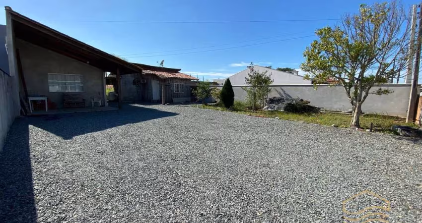 Duas casas com terreno amplo  - Balneário Barra do Sul - Salinas