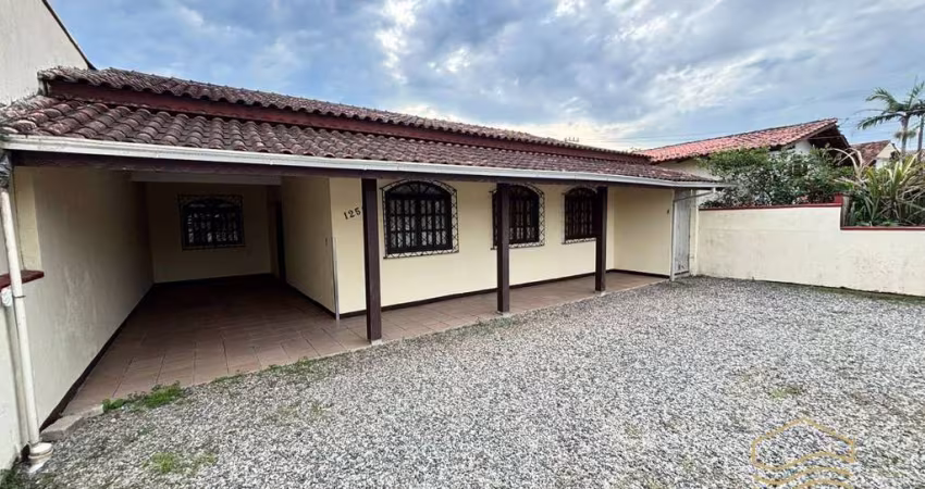 Casa com potencial comercial de 383,70m² em Baln. Barra do Sul - Centro