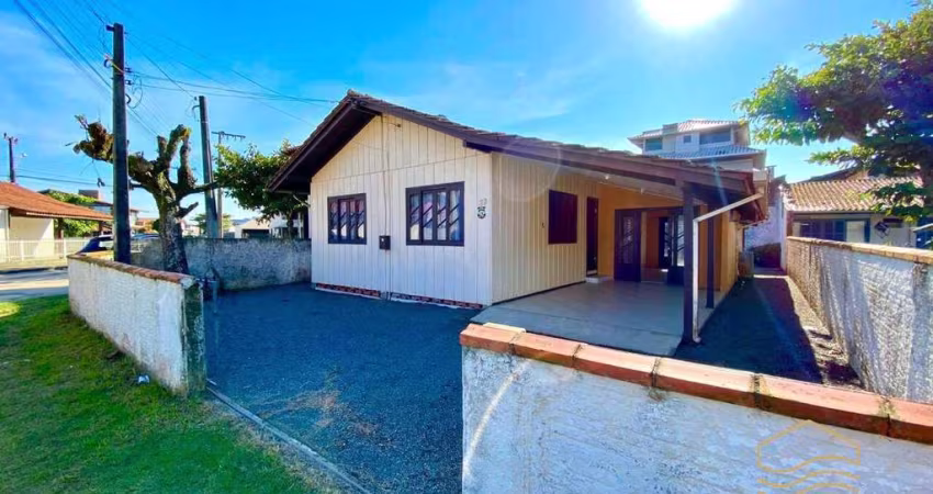 Casa mista 4 dormitórios  80 metros do mar - Balneário Barra do Sul- Centro