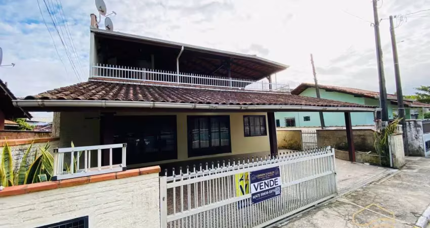 Casa com 5 dormitórios a 300m do mar - balneário barra do sul- centro