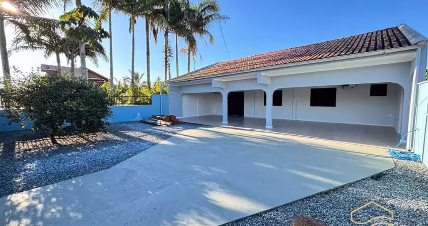 Casa ampla e charmosa a 80m do mar – balneário barra do sul – salinas