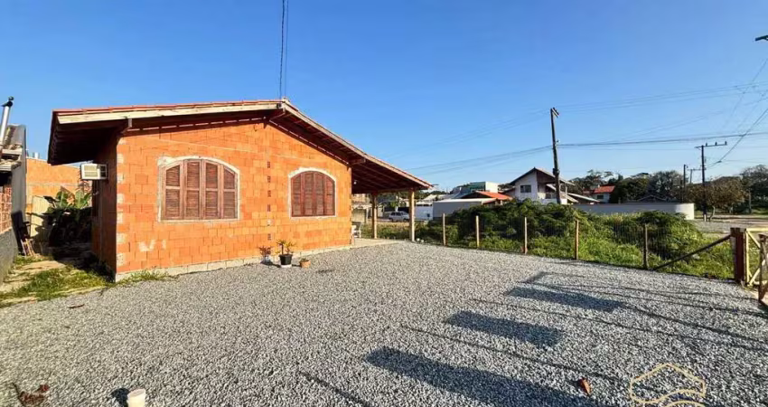 Casa 2 quartos à 600m praia da salinas - balneário barra do sul