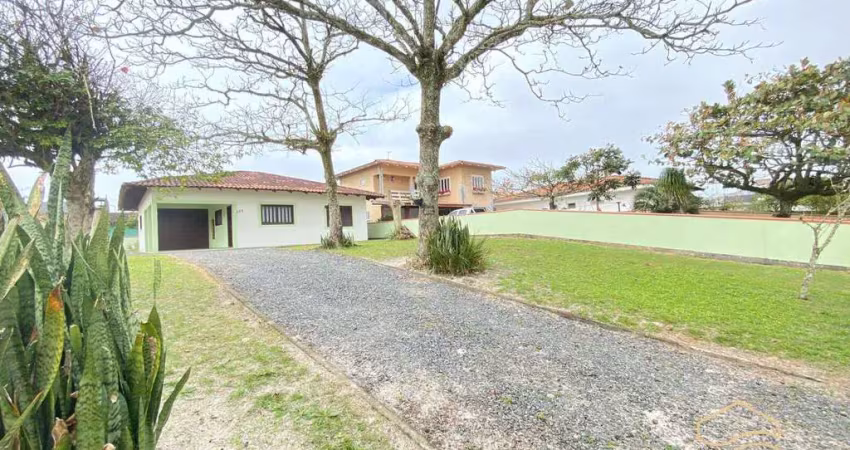 Casa com terreno amplo de 600m² à 80m do mar - bal. barra do sul - salinas