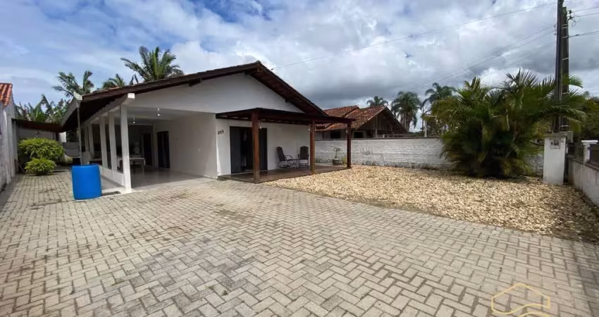 Casa 4 dormitórios 230m da lagoa - balneário barra do sul - pinheiros