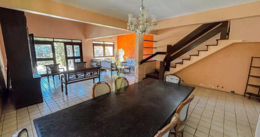 Casa Duplex com 3 quartos à venda, 297 m² por R$ 750.000 - De Lourdes - Fortaleza/CE