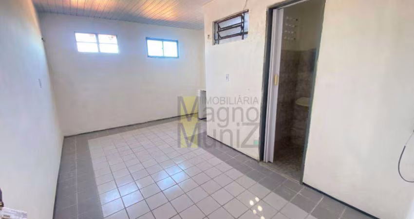 Kitnet com 1 quarto para alugar, 16 m² por R$ 735/ano - Aerolândia - Fortaleza/CE