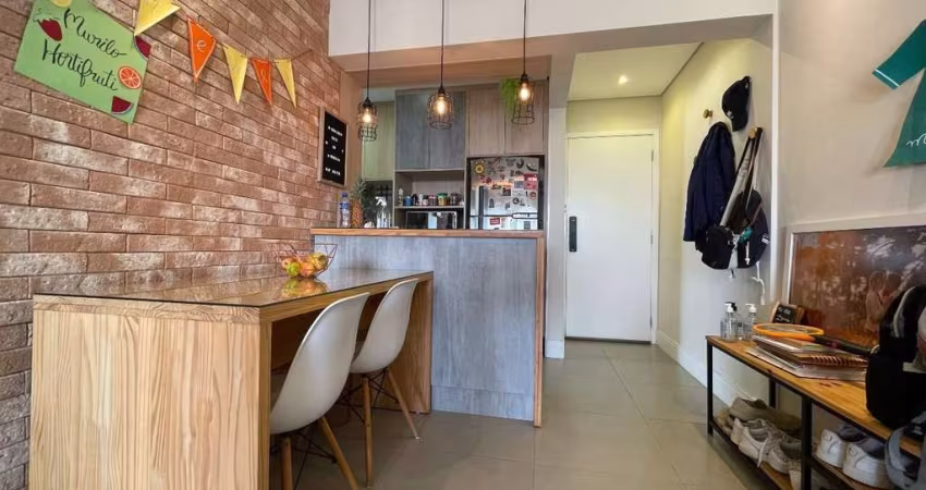 Apartamento com dois dormitórios, sendo um suíte, à venda no bairro Vila Mathias.