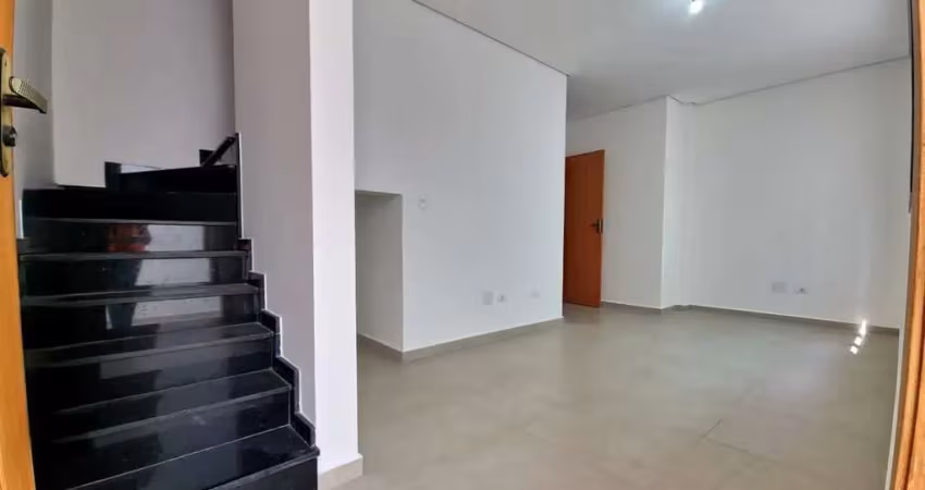 Sobrado à Venda no bairro Aparecida em Santos, com 2 suítes.