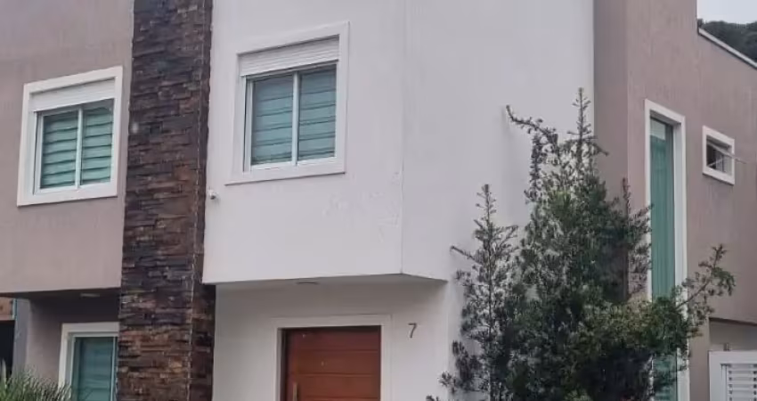 Lindíssimo sobrado em condomínio fechado próximo ao parque tanguá e pedreira paulo leminski