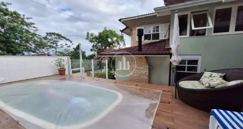 Casa 3 Quartos com 1 Suíte e 241m² - Ponta de Baixo