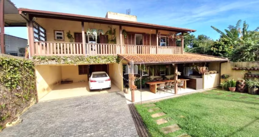 Casa 3 Quartos com 1 Suíte e 241m² - Fazenda Santo Antônio