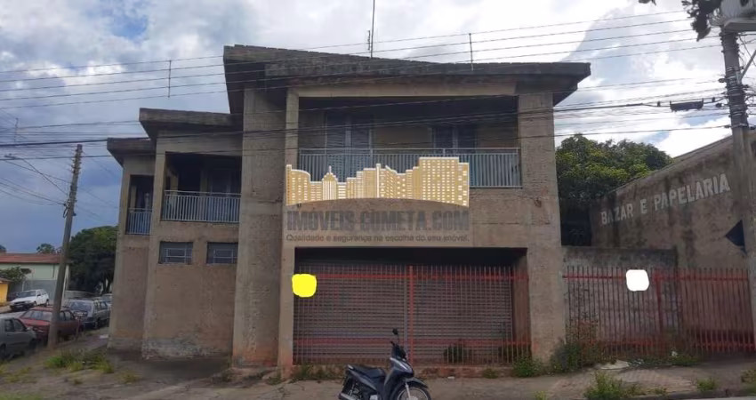 Casa com 2 Salões Comerciais em Vila N. S. de Fátima, São João da Boa Vista/SP