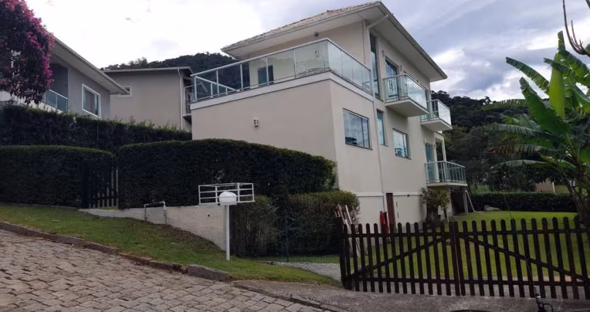 Casa com 3 dormitórios para alugar, 150 m² por R$ 4.121,46/mês - Vargem Grande - Teresópolis/RJ