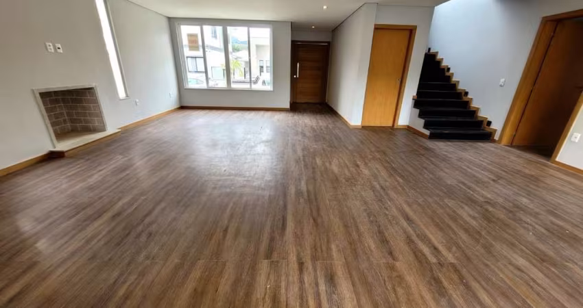 Casa com 3 dormitórios à venda, 200 m² por R$ 1.490.000 - Albuquerque - Teresópolis/RJ