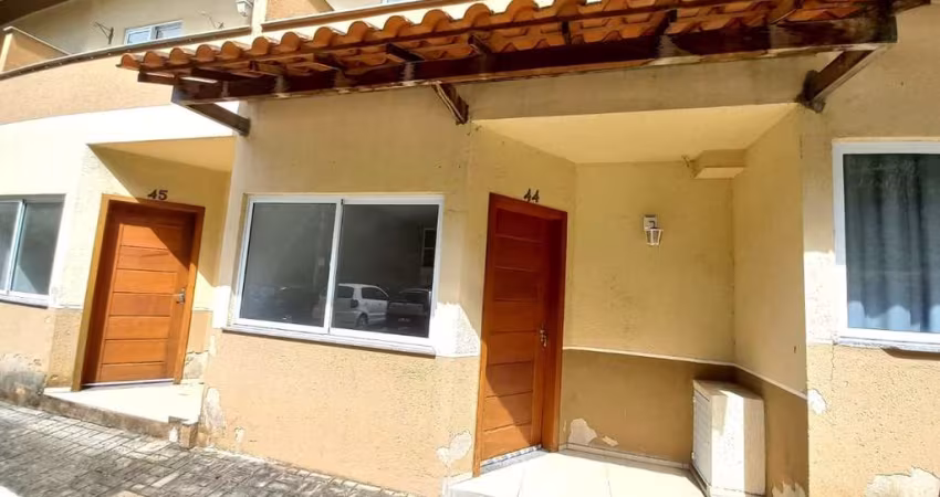 Casa com 2 dormitórios para alugar, 76 m² por R$ 1.902,39/mês - Araras - Teresópolis/RJ