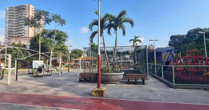 Terreno em frente à Praça Niterói