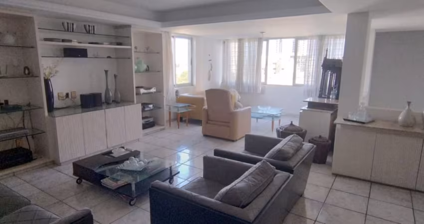 vendo cobertura no Espinheiro com 228 m², nascente e toda reformada