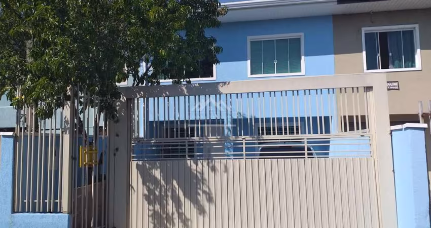 Sobrado para Venda em Curitiba, Boqueirão, 4 dormitórios, 1 suíte, 2 banheiros, 2 vagas
