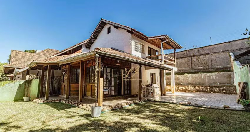 Maravilhosa casa rústica com 220m² em condomínio no abranches!