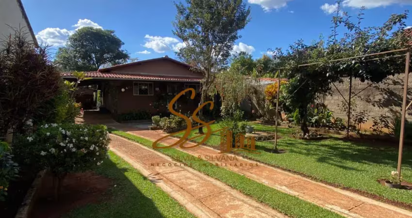 Oportunidade única casa com área 700m² bairro Central- Mateus Leme