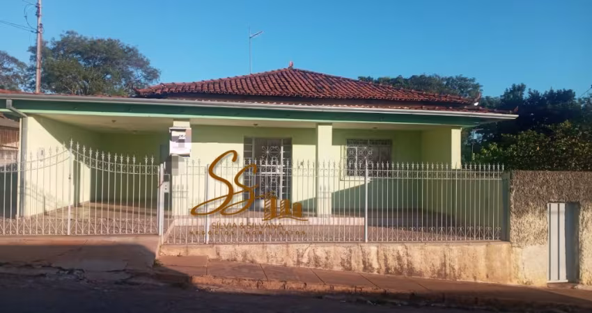 Casa ampla e confortável em Mateus Leme Bairro: Maria Cristina lote de 365m² – R$ 375.000,00