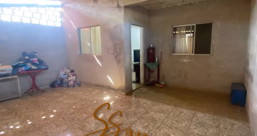 Casa ampla à venda no bairro Araçás – Mateus Leme/MG  Valor: R$ 250.000,00