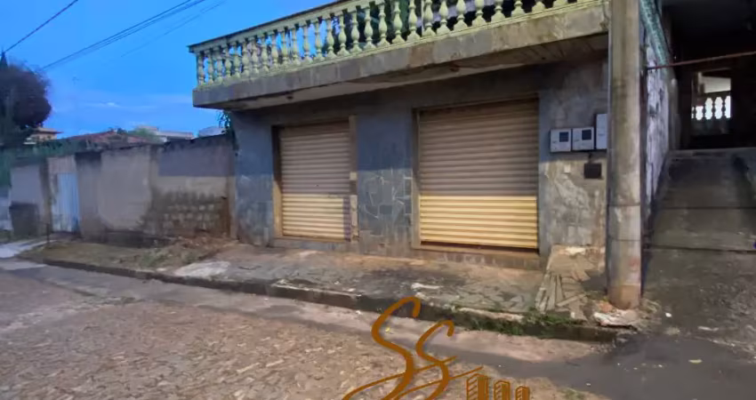 Casa no centro de Mateus Leme