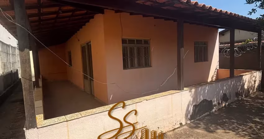 Casa + barracão em lote amplo no vale verde – mateus leme/mg  lote: 526 m²