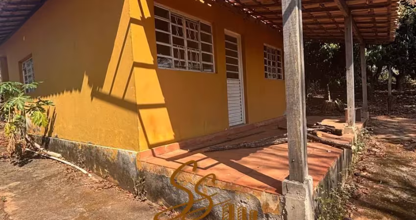 Cód 305 chácara em condomínio fechado – rancho grande, mateus leme/mg   condomínio com portaria 24h, segurança e tranquilidade.  área de 2.500 m² cada.  uma das chácaras conta com casa pronta para laz