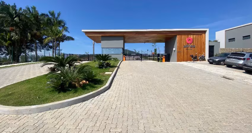 Terreno de 200 m² no condomínio alínea reserva itajaí.