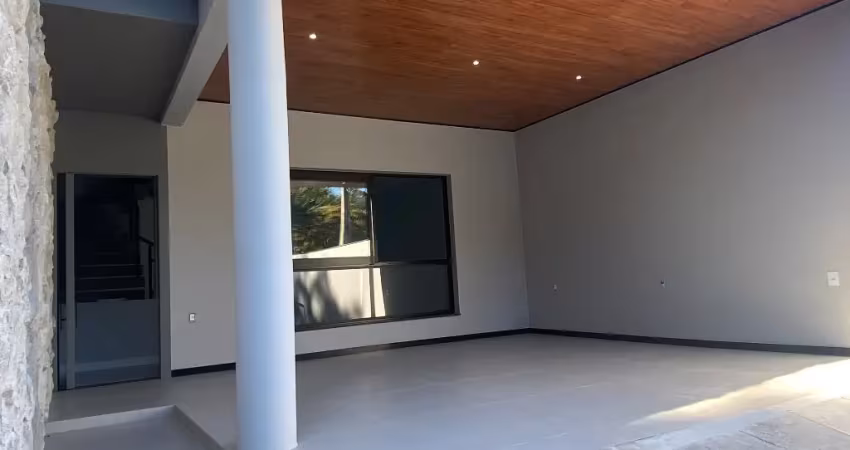 Sobrado de 3 suítes novo | altíssimo padrão - 300 metros mar