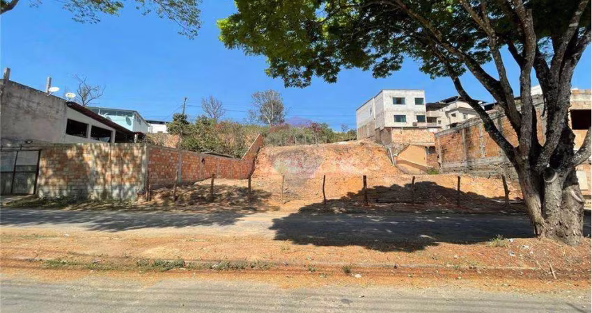 Terreno Imperdível no Bairro Morro da Mina !