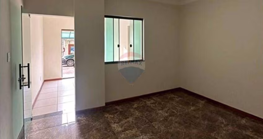 Kitinet  com  garagem no bairro São Sebastião
