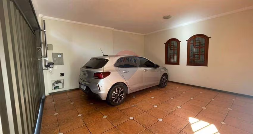 Casa ampla e bem localizada no bairro Queluz