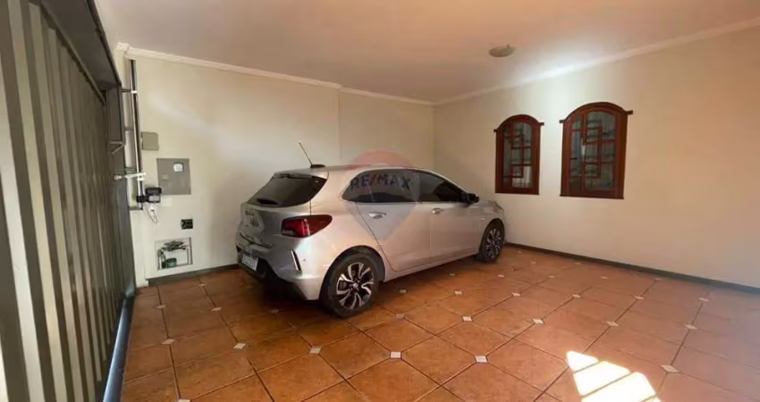 Casa ampla e bem localizada no bairro Queluz