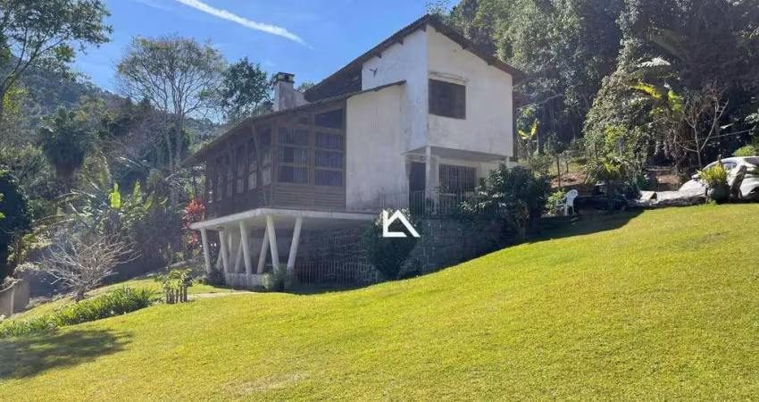 Casa com 3 dormitórios à venda, 312 m² por r$ 680.000,00 - albuquerque - teresópolis/rj