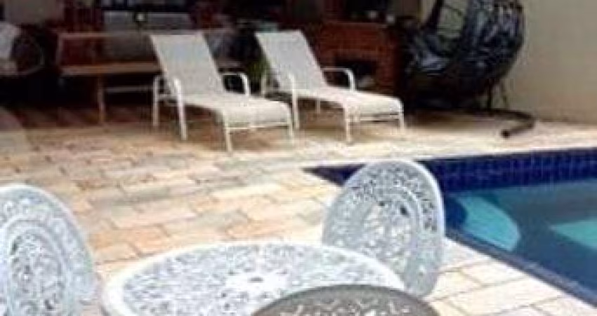 Casa no Jd. Califórnia, próximo ao Aeroporto de Londrina com 120m², 3 quartos, 4 banheiros e piscina