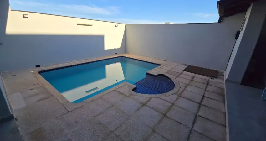 Sobrado a venda em condomínio 4 quartos sendo 2 suítes, piscina