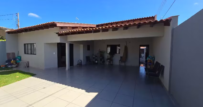 Linda casa totalmente térrea com edícula e piscina  próximo à avenida inglaterra