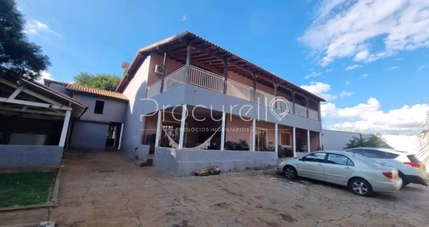 Chácara com Sobrado 4 dormitórios, 3 Suítes e uma ampla área de lazer e piscina