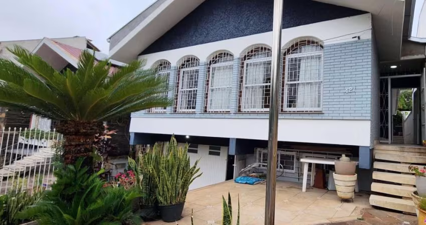 Casa com 3 quartos à venda na Rua Paulino Chaves, Santo Antônio, Porto Alegre
