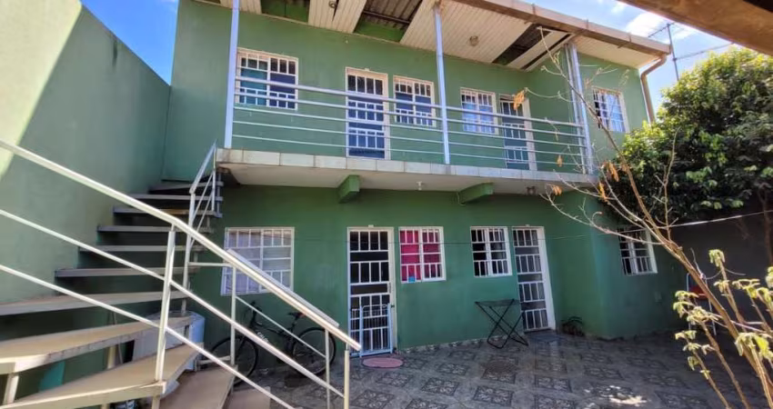Casa para Venda em Brasília, Taguatinga Sul (Taguatinga), 6 dormitórios, 1 suíte, 4 banheiros, 4 vagas