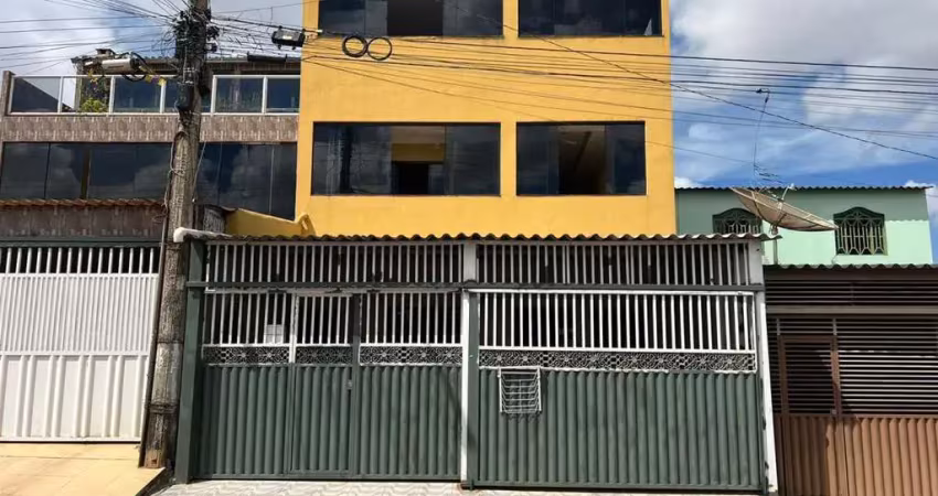 Sobrado para Venda em Brasília, Ceilândia Norte (Ceilândia), 7 dormitórios, 1 suíte, 6 banheiros, 2 vagas