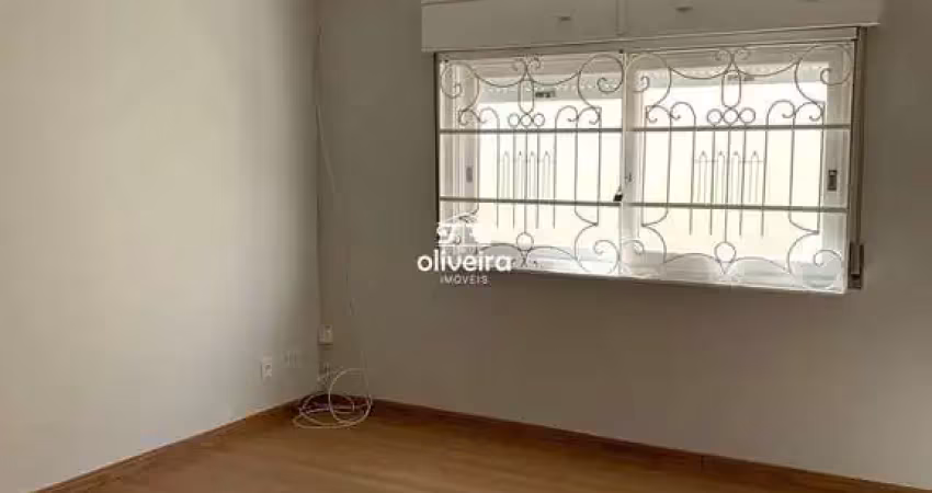 Apartamento, próximo a av. Dom Joaquim,com, sala de estar,02 dormitórios.